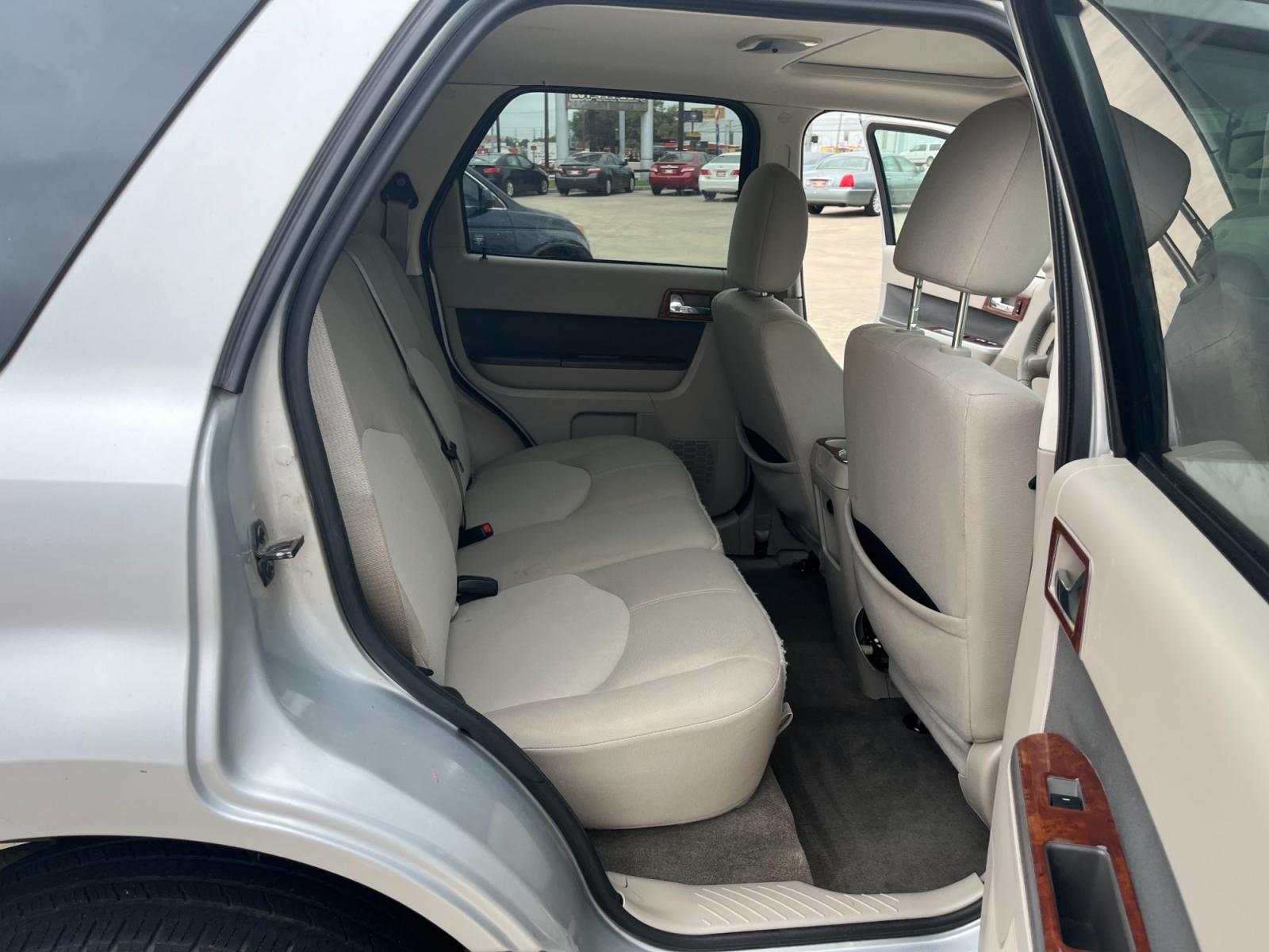 2009 SILVER /gray Mercury Mariner V6 2WD (4M2CU81G49K) with an 3.0L V6 engine, 6-Speed Automatic transmission, located at 14700 Tomball Parkway 249, Houston, TX, 77086, (281) 444-2200, 29.928619, -95.504074 - Photo #12